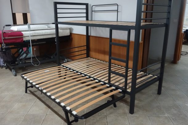 Camas, colchones, somieres, ropa de cama.