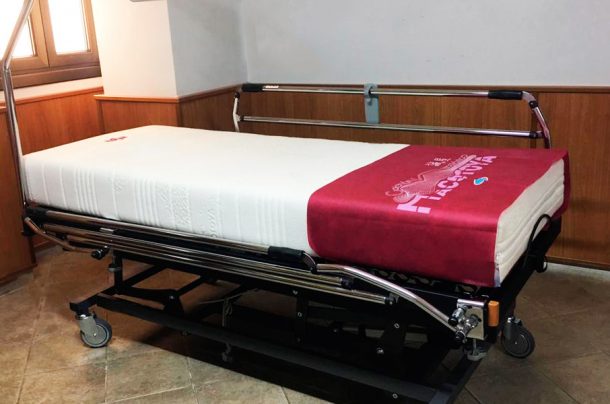 Camas, colchones, somieres, ropa de cama.